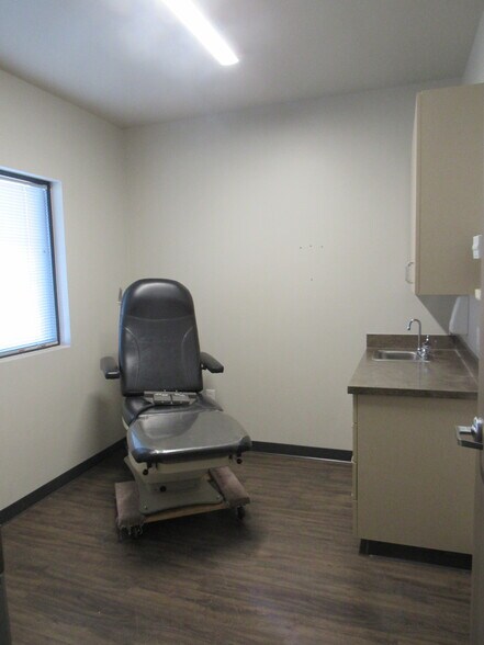 More Photos Of 595 W FM 120, Pottsboro Office For Lease