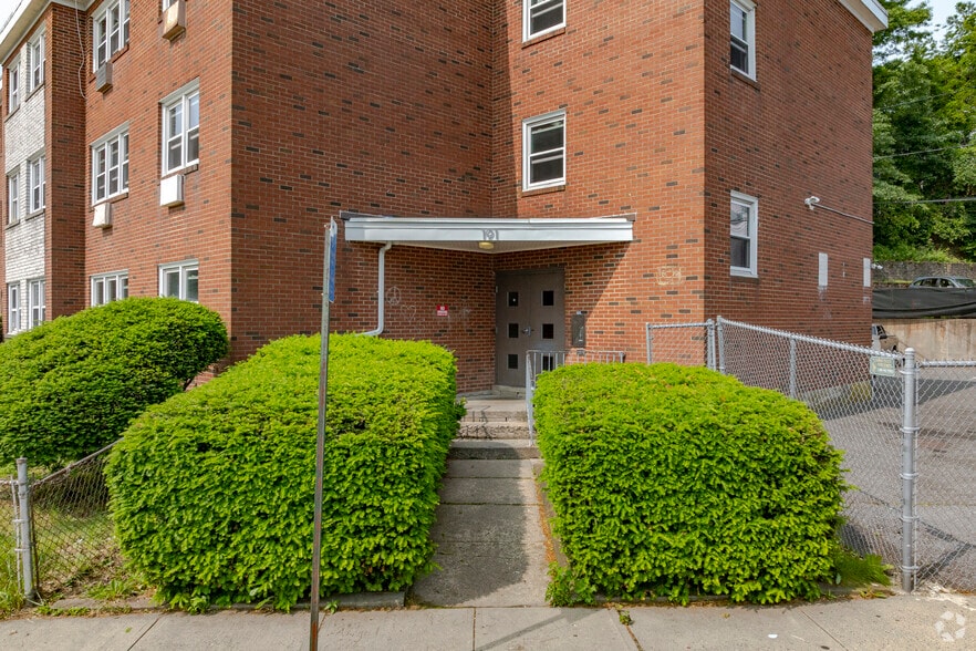 More Photos Of 191 Oak St, Bridgeport Apartments For Sale