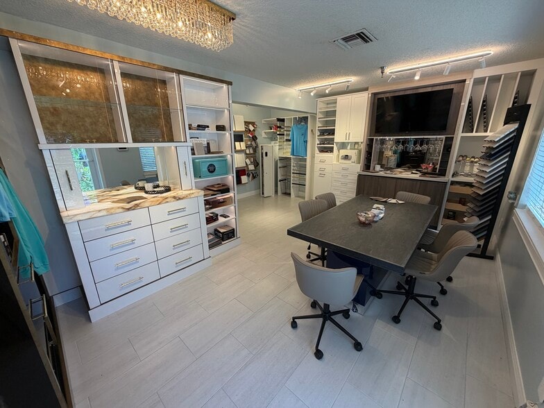 More Photos Of 1312 Commerce Ln, Jupiter Warehouse For Lease