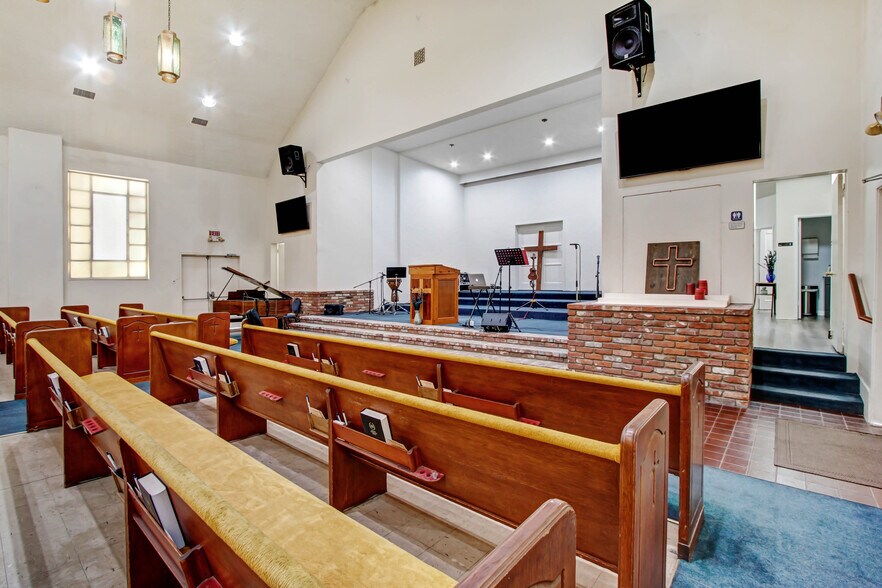 More Photos Of 724 S Glenoaks Blvd, Burbank Religious Facility For Sale