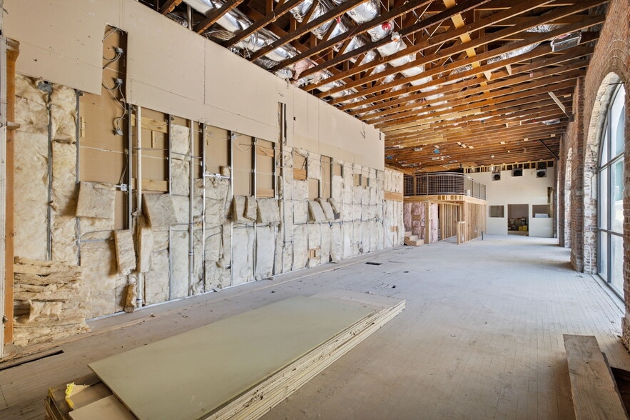 More Photos Of 1623-1633 19th St, Bakersfield Freestanding For Lease