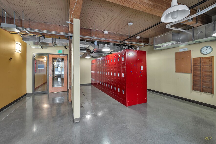 More Photos Of 75 NW Couch St, Portland Medical For Lease