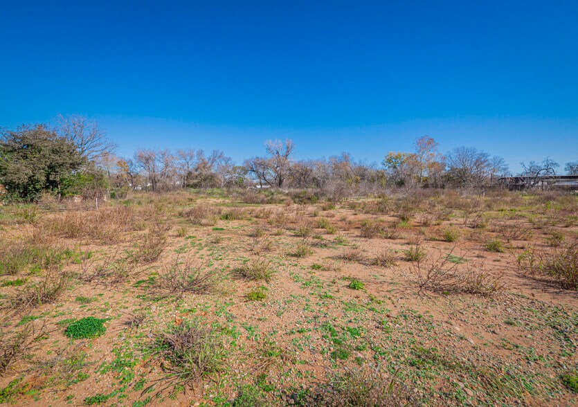 More Photos Of 1561 Pierce Street, Luling Land For Sale
