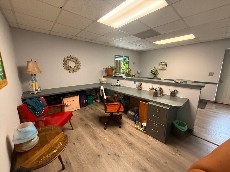 More Photos Of 487 Burncoat St, Worcester General Retail For Lease