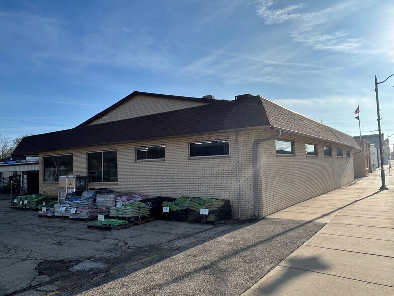 Primary Photo Of 305 W Madison St, Waterloo Freestanding For Sale