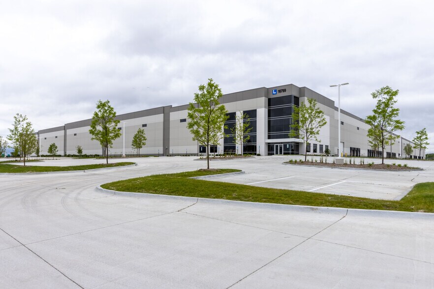 More Photos Of 16799 Cicero Ave, Oak Forest Distribution For Lease