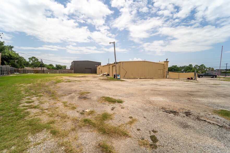 More Photos Of 6602 N Navarro St, Victoria General Retail For Sale