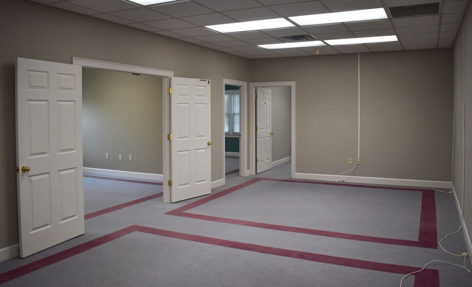 More Photos Of 2010 Elmer Pogue Dr, Columbia Office For Lease