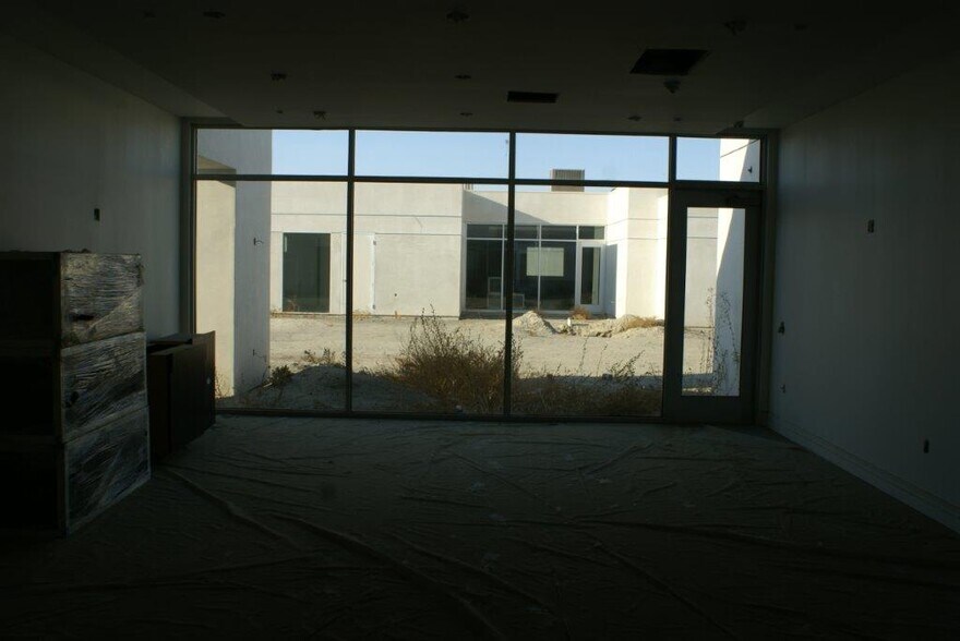 More Photos Of 84141 Avenue 48, Coachella Hotel For Sale