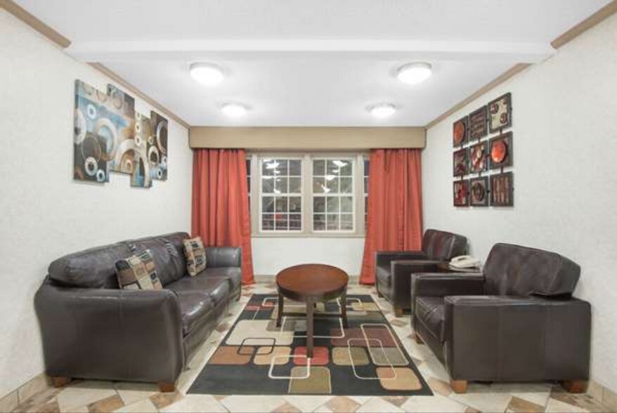 More Photos Of 1390 Arrowhead Dr, Maumee Hotel For Sale