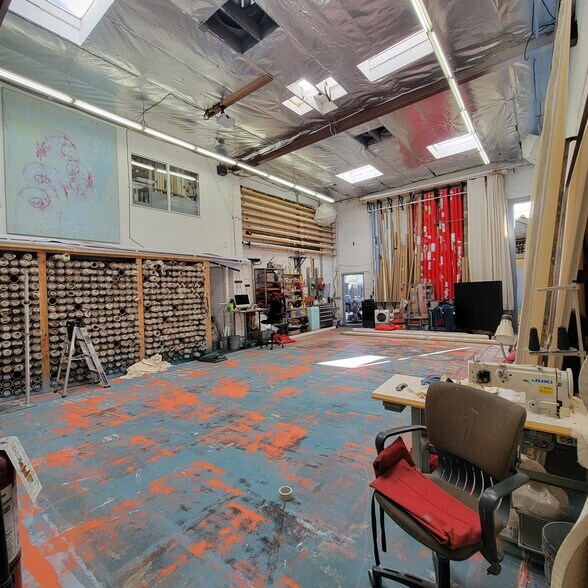 More Photos Of 5830 Adams Blvd, Culver City Showroom For Sale