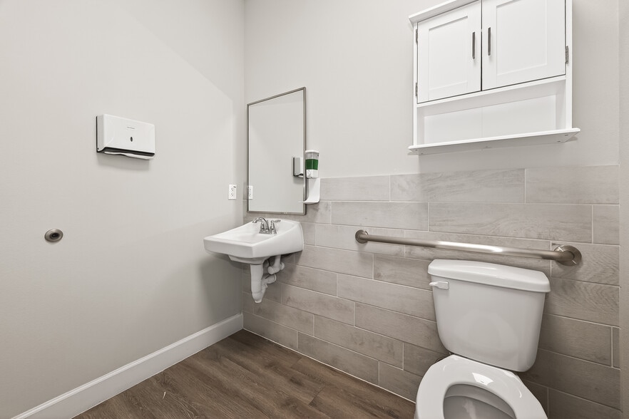 More Photos Of 25145 Star Ln, Katy Office For Sale