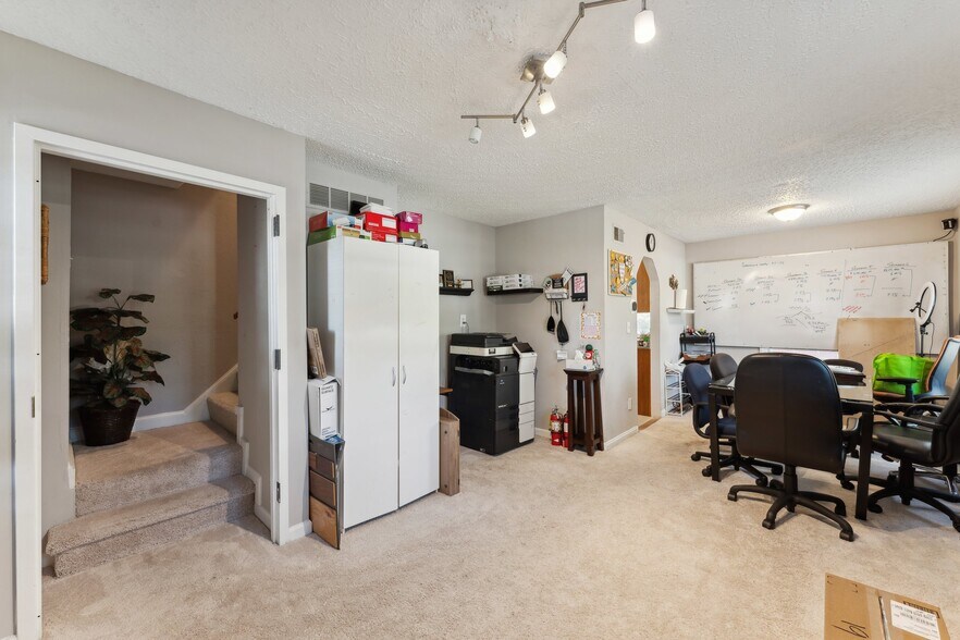 More Photos Of 5730 Biscayne dr, Alexandria Office For Sale