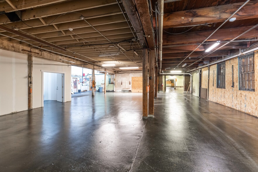 More Photos Of 2752 6th Ave S, Seattle Warehouse For Lease