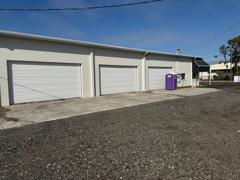 More Photos Of 6100 Idlewild St, Fort Myers Auto Repair For Sale