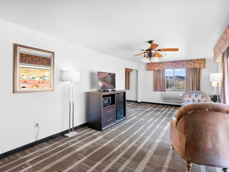 More Photos Of 815 E Hwy 89, Kanab Hotel For Sale