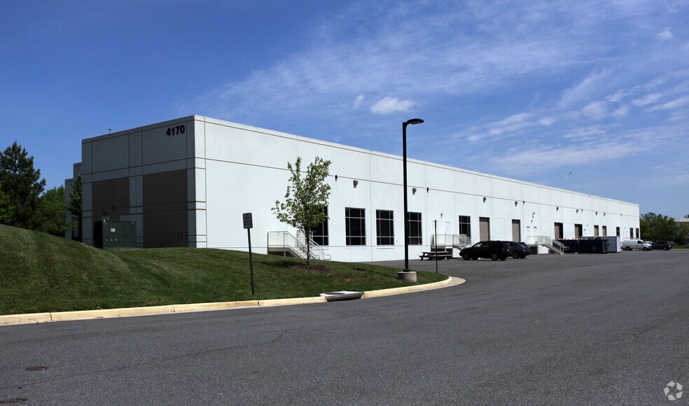 More Photos Of 4170 Lafayette Center Dr, Chantilly Light Distribution For Lease