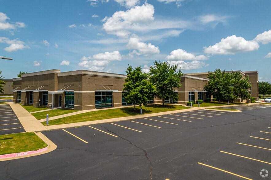 More Photos Of 3605 W Southern Hills Blvd, Rogers Office For Lease