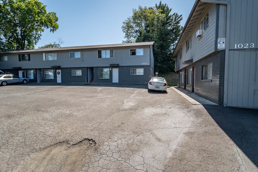 More Photos Of 1023 SE Cobb St, Roseburg Apartments For Sale