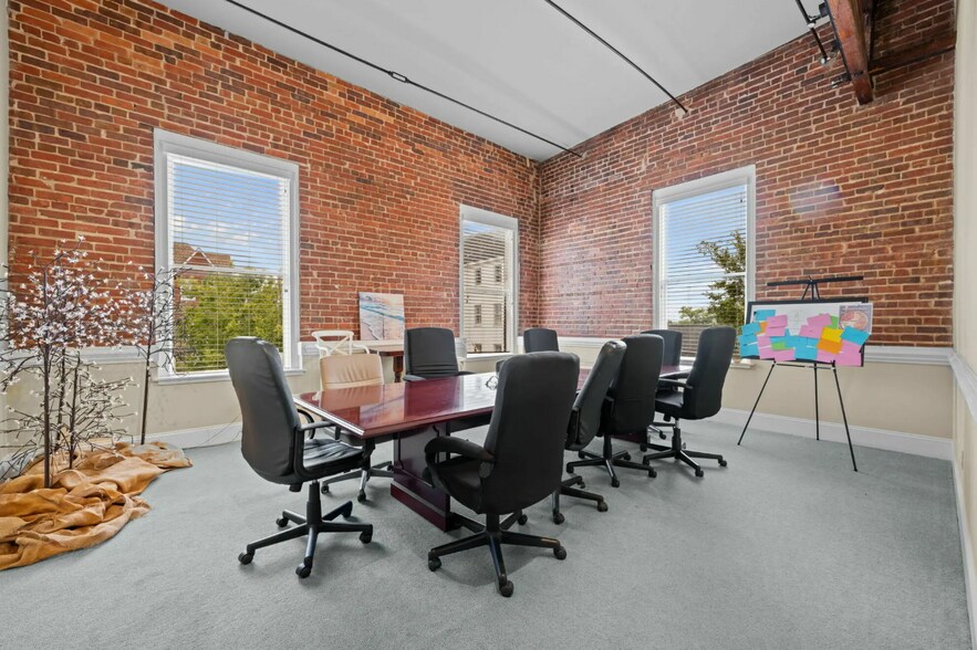 More Photos Of 202 Craven St, New Bern General Retail For Lease