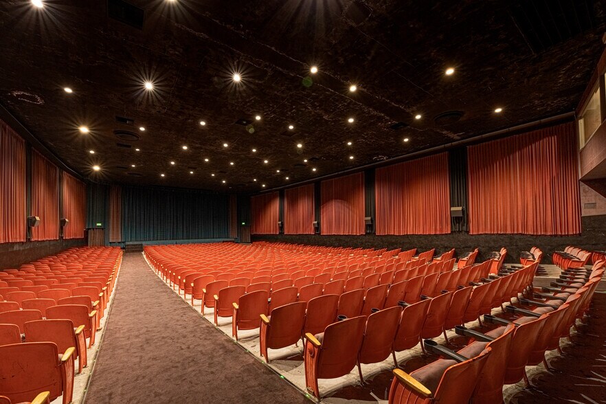 More Photos Of 14948 Crenshaw Blvd, Gardena Movie Theatre For Sale