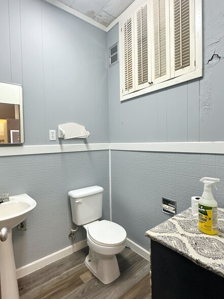 More Photos Of 105 N Main St, Atmore Office For Sale