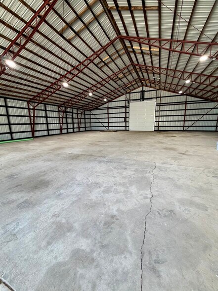 More Photos Of 406 Platt St, Genoa City Warehouse For Lease