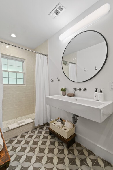 More Photos Of 204 Lawson St, Hot Springs Hotel For Sale