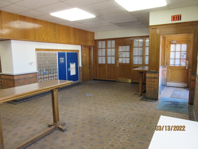 More Photos Of 203 W Blackwell Ave, Blackwell Post Office For Lease
