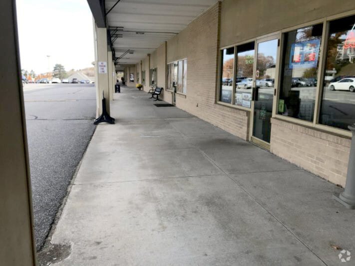 More Photos Of 567 Southbridge St, Auburn Storefront For Lease