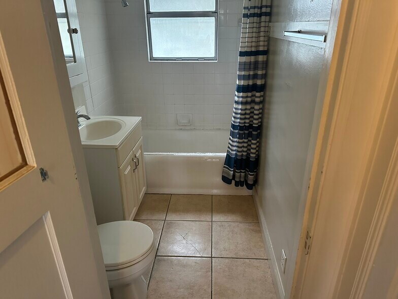 More Photos Of 150 W Stadium Dr, Stockton Apartments For Sale