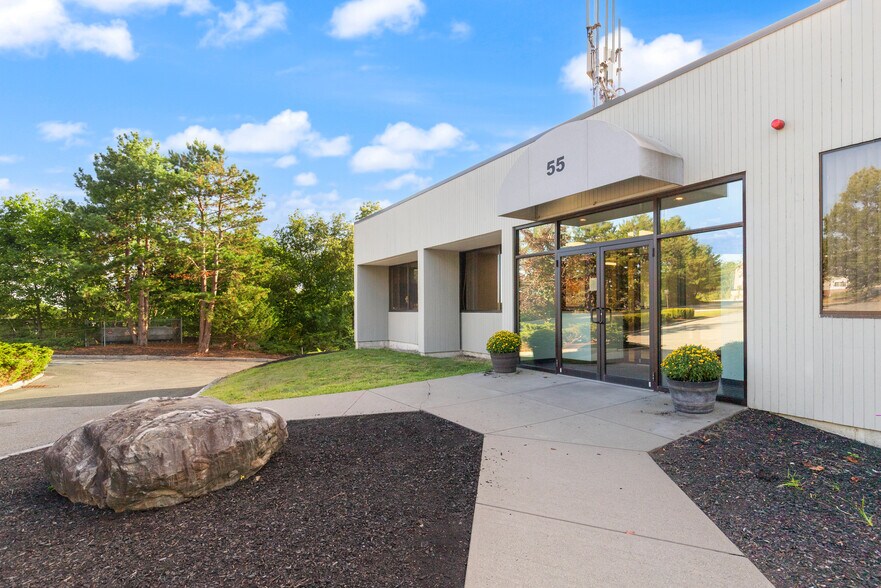 More Photos Of 55 Tozer Rd, Beverly Office For Lease