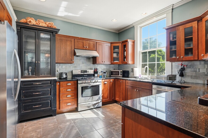 More Photos Of 732 Elm St, West Springfield Freestanding For Sale