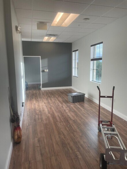 More Photos Of 7065 Westpointe Blvd, Orlando Medical For Sale