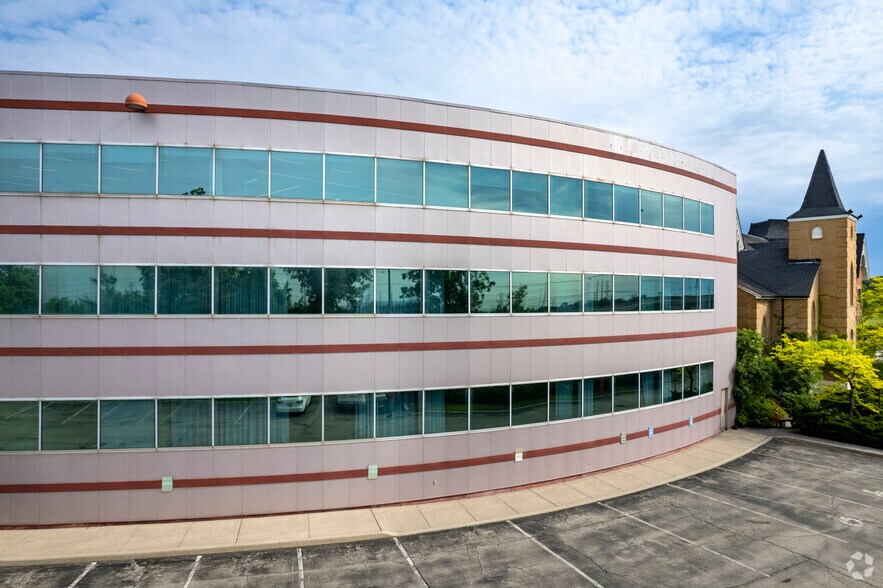 More Photos Of 1295 North Service Rd, Burlington Office For Lease