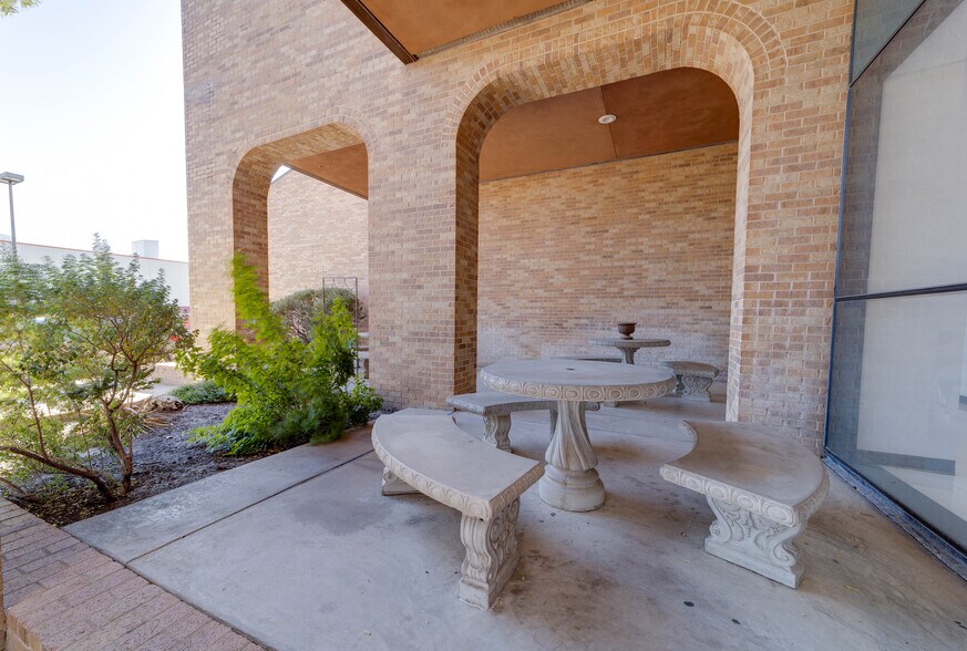 More Photos Of 101 S Jim Wright Fwy, White Settlement Office For Lease