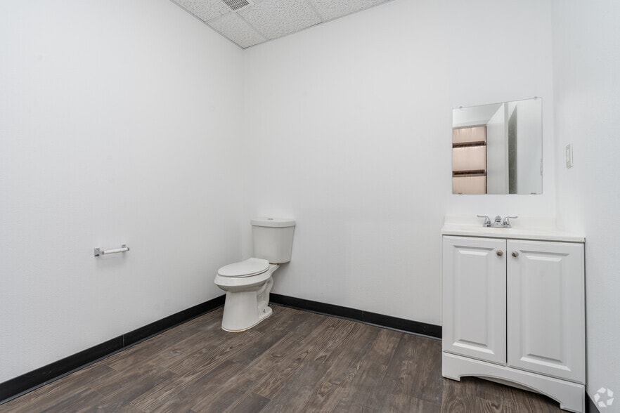 More Photos Of 17540 Matany Rd, Justin Distribution For Lease