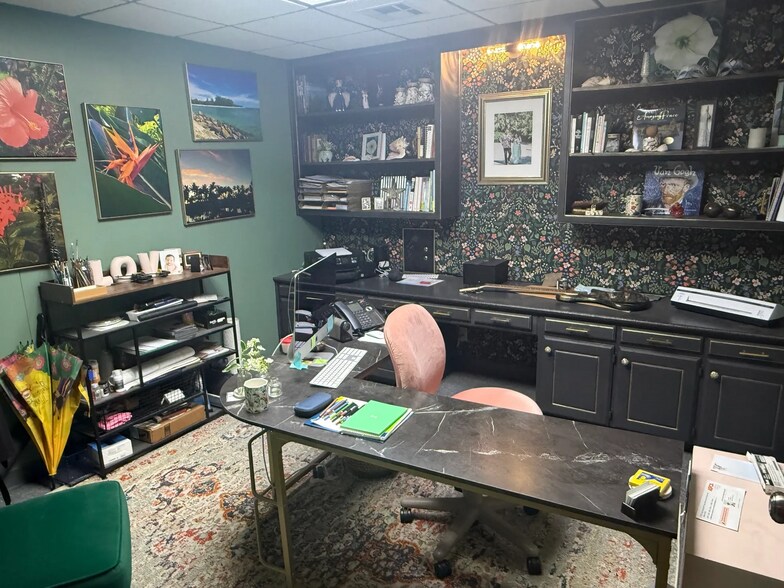 More Photos Of 1109 W Kickapoo Spur St, Shawnee General Retail For Sale