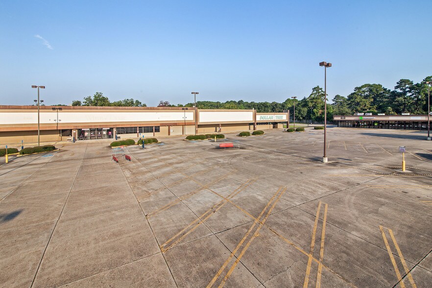 More Photos Of 3803 Moss St, Lafayette General Retail For Lease