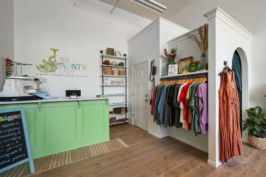 More Photos Of 108 S Walnut St, Muncie Office For Sale