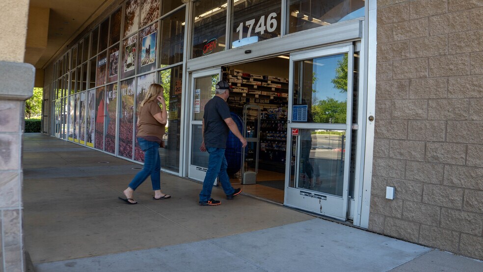 More Photos Of 1742-1746 W Olive Ave, Merced Storefront For Sale