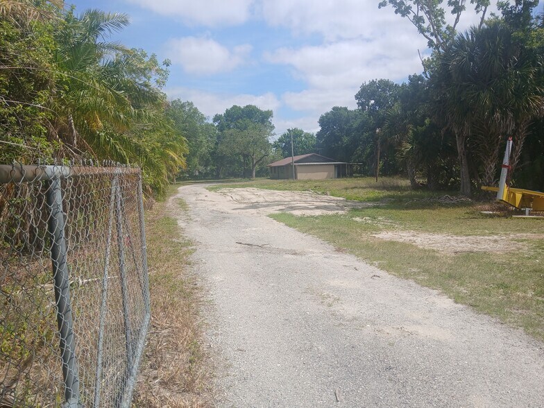 More Photos Of 2156 W King St, Cocoa Service For Sale