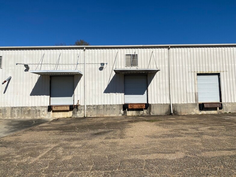 More Photos Of 81 Braswell Rd, Hattiesburg Warehouse For Lease
