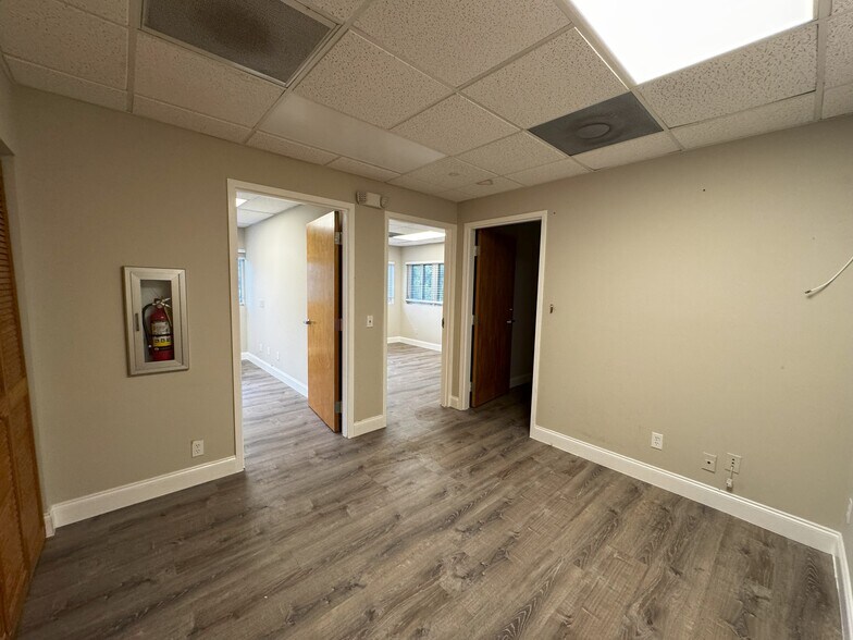 More Photos Of 4532 Tamiami Trl E, Naples Medical For Lease