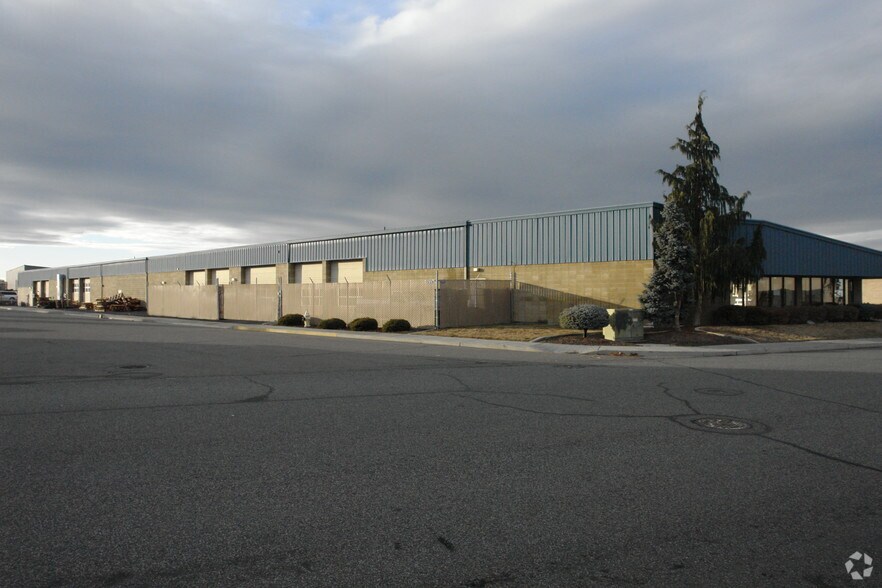 More Photos Of 6713 W Clearwater Ave, Kennewick Flex For Lease