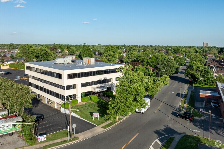 More Photos Of 990 Westbury Rd, Westbury Office For Sale