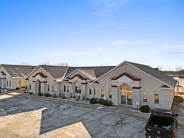 More Photos Of 1496 Bellevue St, Green Bay Office For Lease