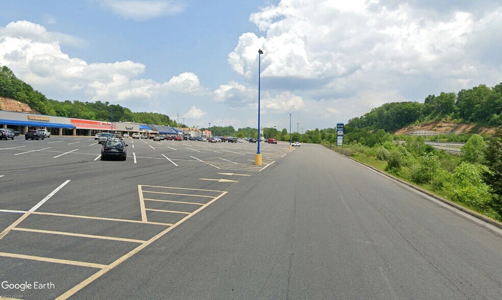 More Photos Of 637 Fayette Sq, Oak Hill Unknown For Lease