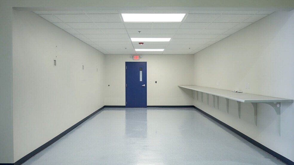 More Photos Of 19405 68th Dr NE, Arlington Manufacturing For Lease