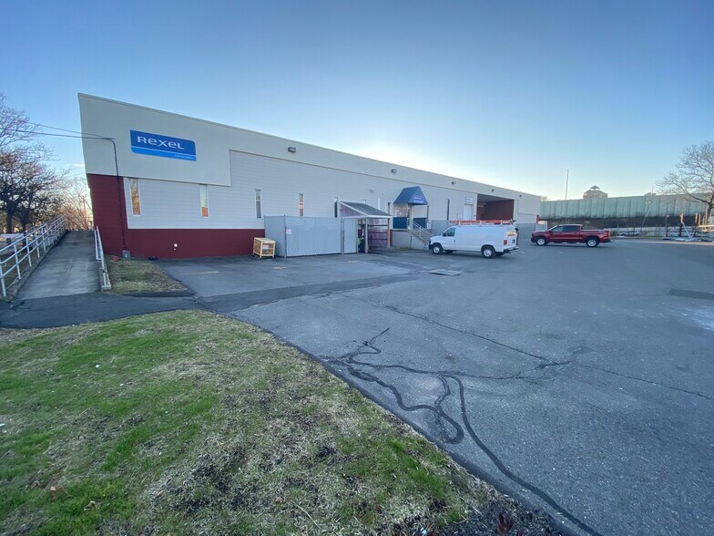 More Photos Of 130 Hamilton St, New Haven Warehouse For Lease
